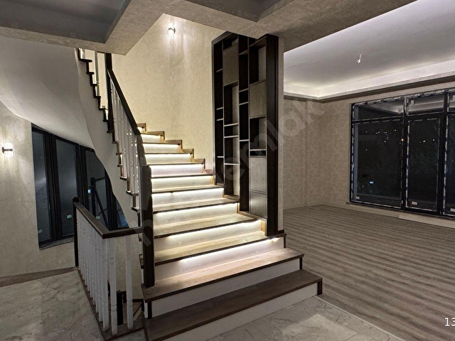 YENİBAĞLICADA SIFIR TRİPLEX TARZI MÜSTAKİL SİTE KONSEPTLİ MEGALÜX 6+1 VİLLA - Görsel 29