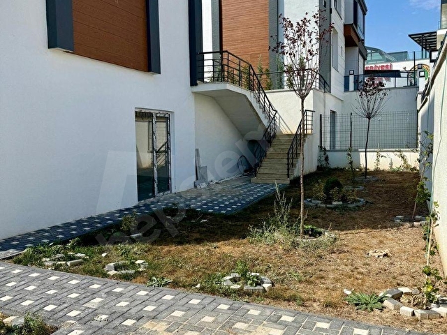 YENİBAĞLICADA SIFIR TRİPLEX TARZI MÜSTAKİL SİTE KONSEPTLİ MEGALÜX 6+1 VİLLA - Görsel 13