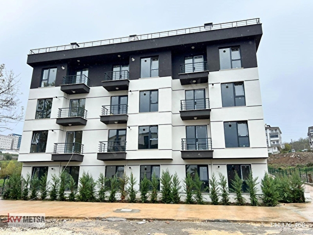 METSADAN KONURALP PATARA SİTESİNDE ÖZEL YAPIM 1+1 SATILIK DAİRE