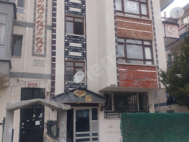 ÖRNEK MAHALLESİNDE KADIRGA SOKAKTA 4+1 YÜKSEK GİRİŞ ISI YALITIMLI KOMBİLİ