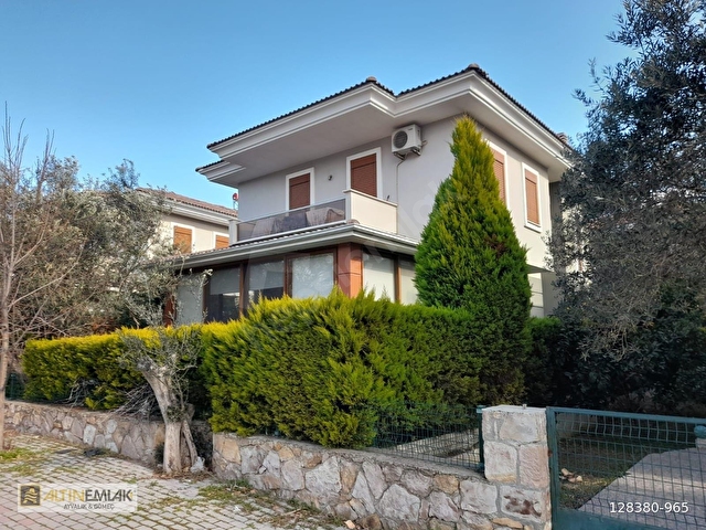 ALTIN EMLAKTAN ÇAMLIK LAKA BÖLGESİNDE SATILIK 3+1 VİLLA