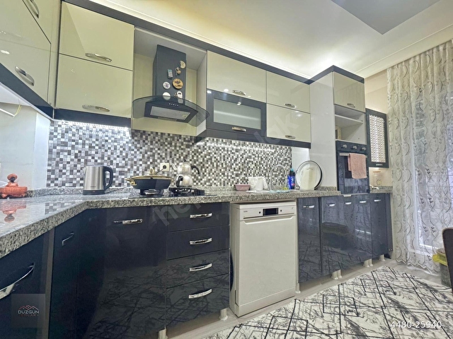 DÜZGÜN EMLAKTAN MERKEZİ KONUMDA FULL YAPILI GENİŞ VE FERH 4+1 DAİRE - Görsel 8
