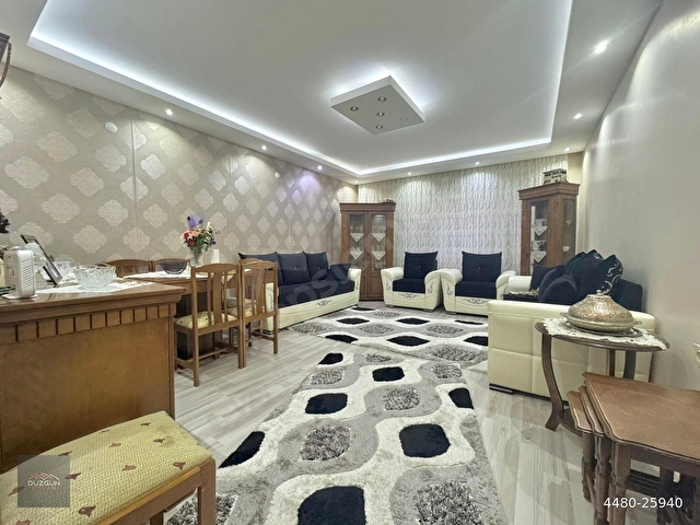 DÜZGÜN EMLAKTAN MERKEZİ KONUMDA FULL YAPILI GENİŞ VE FERH 4+1 DAİRE - Görsel 2