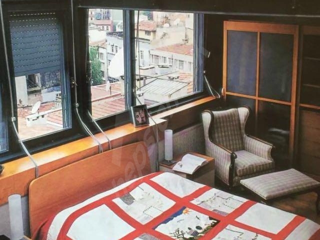 Cihangirde İstanbulun En Güzel Deniz ve Şehir Manzaralı Teraslı Tarihi Binada Asansörlü Şömineli - Görsel 25