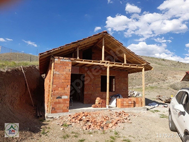 Etrafı çevrili arsa, sulama havuzu, kabası bitmiş bağ evi ile - Görsel 17
