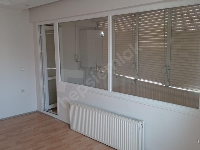 GÜZELYALININ MERKEZİNDE, İÇİ BAKIMLI, OTOPARKLI, BALKONLU, 3+1 - Görsel 3