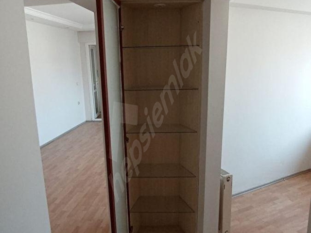GÜZELYALININ MERKEZİNDE, İÇİ BAKIMLI, OTOPARKLI, BALKONLU, 3+1 - Görsel 25