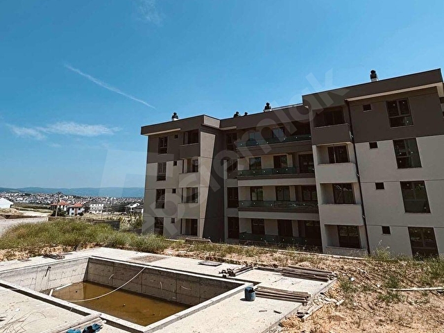 AKHİSAR KARALAR YOLUNDA HAVUZLU SİTEDE SATILIK 3+1 LÜKS DAİRE - Görsel 2