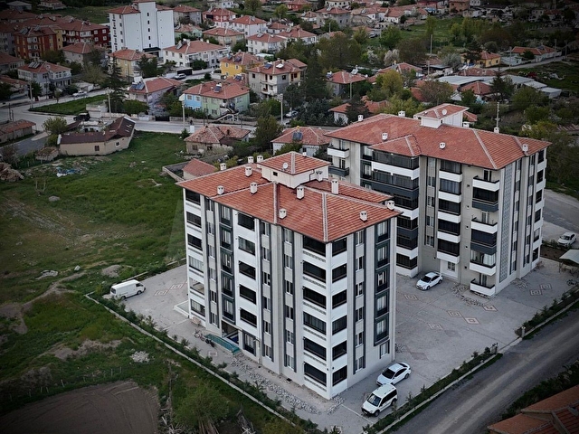 ÜÇGÖZ MAHALLESİ MERKEZE YAKIN LOKASYONDA SATILIK 2+1 DAİRE