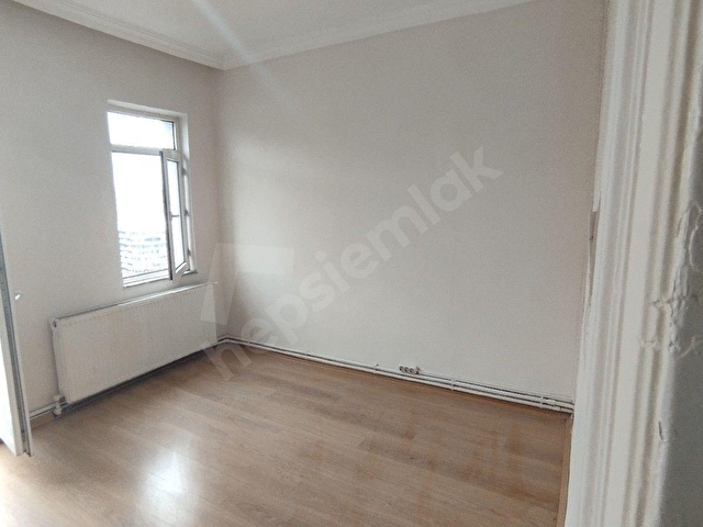 Berk emlaktan Beyoğlu emıncamı şok yakınında balkonlu daire - Görsel 6