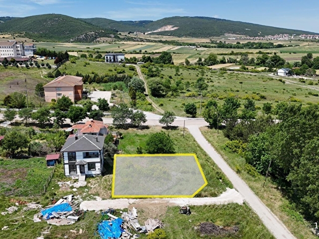 BALIKESİR MANYAS ÇARŞI MAHALLESİNDE SATILIK 281 M2 İMARLI ARSA