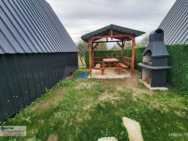 Foça Yolunda 230 m² Arsa | Bungalovlu | Full+Full Donanımlı | - Görsel 2