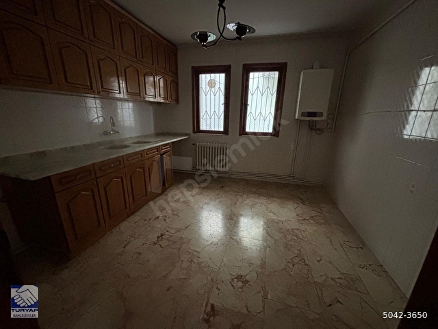 UĞUR MUMCU SOKAKTA GİRİŞ ÖN 4+1DEN 3+1E ÇEVRİLMİŞ KOMBİLİ İKİ ARAÇLIK OTOPARKLI 145M2 İKİ BANYOLU - Görsel 14