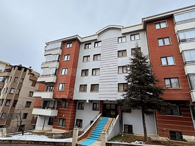 ÖVEÇLER VE SOKULLU YAKINI 3+1+2 BANYOLU ÖN CEPHE ASANSÖRLÜ - Görsel 2