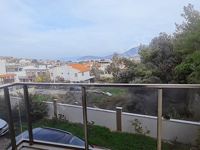 YENİFOÇA BURUNUCUNDA DENİZ MANZARALI MÜSTAKİL TRIBLEKS VİLLA - Görsel 8