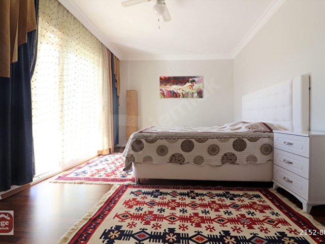 Alaçatı da Tam Müstakil 5+1 Bahçeli Büyük Havuzlu Villa - Görsel 24