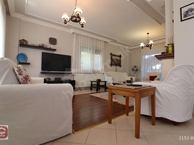 Alaçatı da Tam Müstakil 5+1 Bahçeli Büyük Havuzlu Villa - Görsel 13