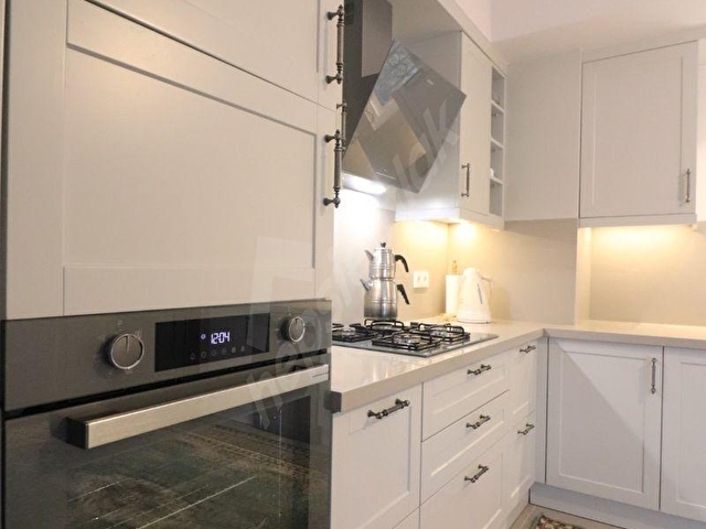 Alaçatı da Tam Müstakil 5+1 Bahçeli Büyük Havuzlu Villa - Görsel 18