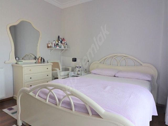 Alaçatı da Tam Müstakil 5+1 Bahçeli Büyük Havuzlu Villa - Görsel 28