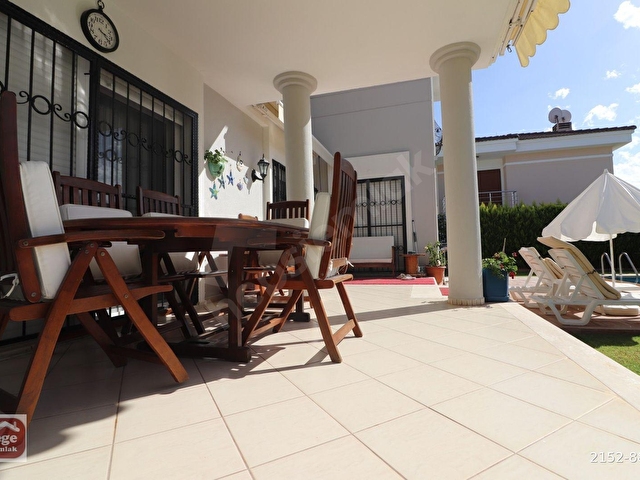 Alaçatı da Tam Müstakil 5+1 Bahçeli Büyük Havuzlu Villa - Görsel 8