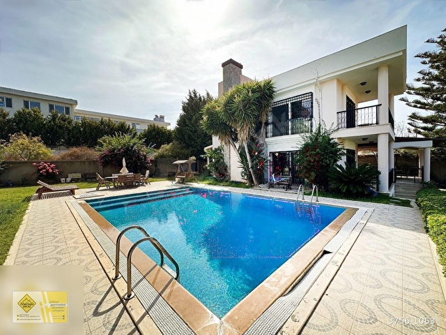 Çeşme Boyalıkta Plaja Sadece 200m Uzaklıkta Tam Müstakil Villa