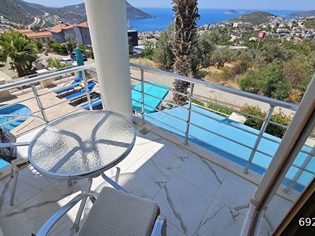 Kızıltaşta Modern Tasarımlı, 3 Odalı Müstakil Villa - Görsel 23