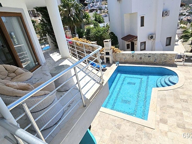 Kızıltaşta Modern Tasarımlı, 3 Odalı Müstakil Villa - Görsel 24
