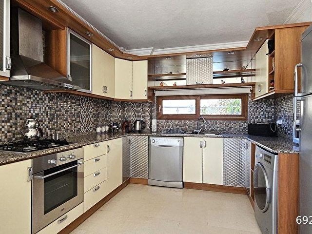 Kızıltaşta Modern Tasarımlı, 3 Odalı Müstakil Villa - Görsel 14