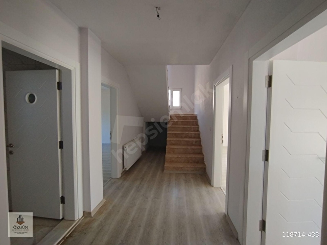 ÖZGÜNDEN FULL DENİZ MANZARALI 602 M2 ARSA İÇİNDE MÜSTAKİL VİLLA - Görsel 9