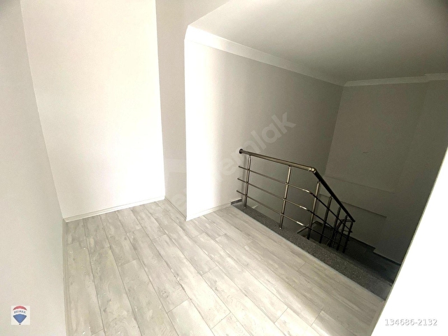 REMAX-MIDDEN MERKEZI KONUM ÜÇ BALKON,GENIŞ TERASLI FERAH KULLANIMLI DUBLEKS DAIRE - Görsel 21