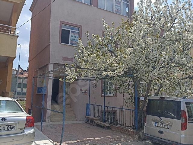 DANIŞMETGAZİ DE SATILIK 4 KATLI BİNA