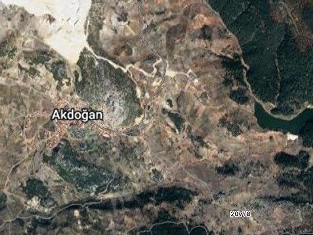 Isparta Eğirdir Akdoğan köyünde Yola Yakın Verimli Tarla | 207 Ada 8 Parsel - Görsel 3