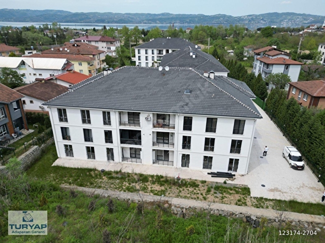 TURYAPTAN SAPANCA ÜNLÜCE HAVUZLU SİTEDE AYRI MUTFAKLI 3+1 DAİRE - Görsel 2