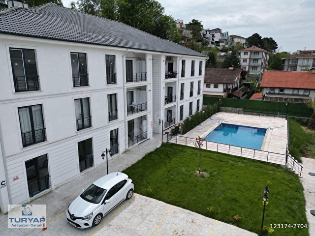 TURYAPTAN SAPANCA ÜNLÜCE HAVUZLU SİTEDE AYRI MUTFAKLI 3+1 DAİRE