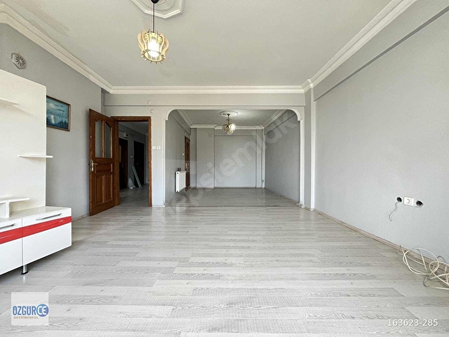 ÖZGÜRCE GYDDEN MH İSTASYON CD ÜZERİNDE FIRSAT 3+1 ARAKAT DAİRE