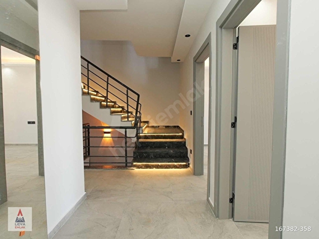Panoramik Şehir Manzaralı Lüks 5+1 Tripleks Villamız - Görsel 8