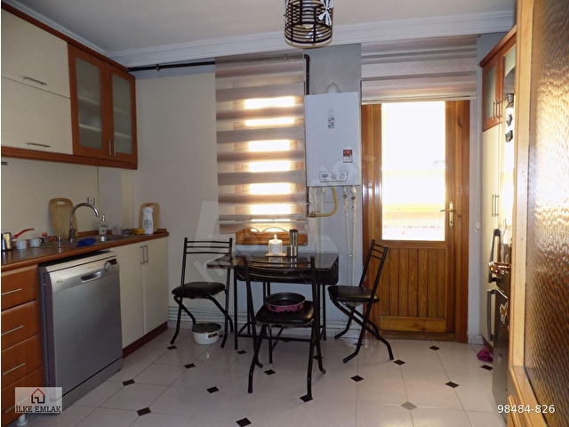 İLKE EMLAKTAN DİNÇ SOKAKTA 3+1 ARA KAT YAPILI BAĞIMSIZ KİRALIK DAİRE - Görsel 2