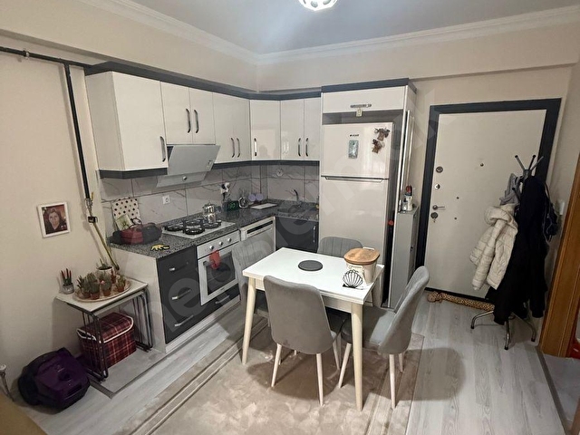 KAZAN EMLAKTAN ALTINOVA’DA MERKEZİ KONUMDA DENİZE 50 MT SATILIK 1+1 DAİRE
