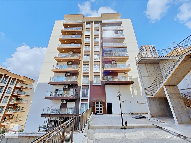 Bayraklı Yamanlar Zerrin Hanım Sitesinde 3+1 Satılık Daire