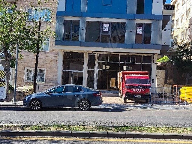 İşlek Cadde Üzeri  Kiralık Dükkan - Görsel 2