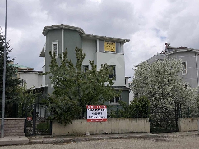GÖLBAŞI EYMİR 7+1 VİLLA (KAPALI GARAJ) VE GENİŞ BAHÇE