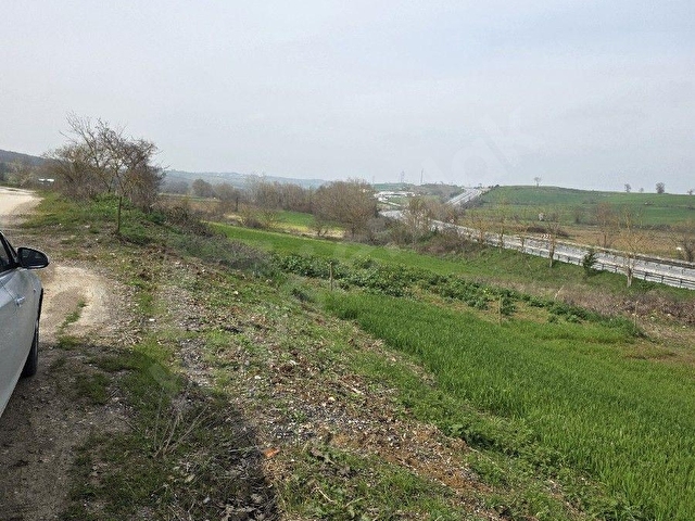 ADAPAZARI KARADEREDE ANA YOLA CEPHE ARAZİ - Görsel 5
