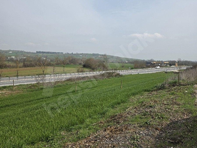 ADAPAZARI KARADEREDE ANA YOLA CEPHE ARAZİ - Görsel 8