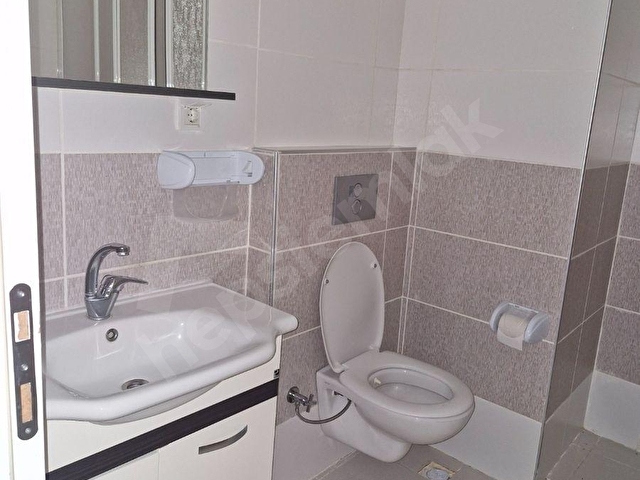 AŞAGI ÖVEÇLERDE SATILIK OFİS BÜRO 2+1 ARKA CEPHEDEN GİRİŞ KAT GÜNEY CEPH ANKASTRE MUTFAK MANTOLAMALI - Görsel 14