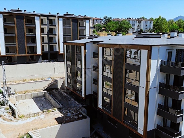 ÖZCANLARDAN_ SİTE İÇİ_ARAKAT_ 3+1_LÜKS_140M2_HAVUZLU_OTOPARKLI - Görsel 13