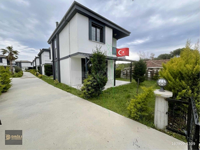 DAĞLI GAYRİMENKULDEN 4+1 DENİZ MANZARALI SİTE İÇİ FIRSAT VİLLA