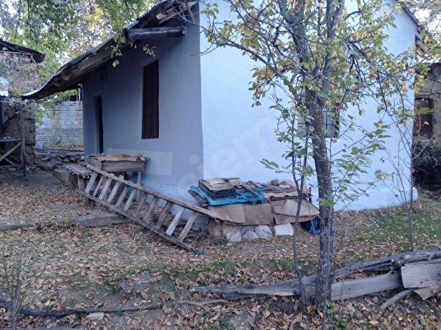 REHBER EMLAKTAN EKMEKLİKÖYDE 1044 M2 ARSA İÇERİSİNDE 1 TAKIM EV - Görsel 2
