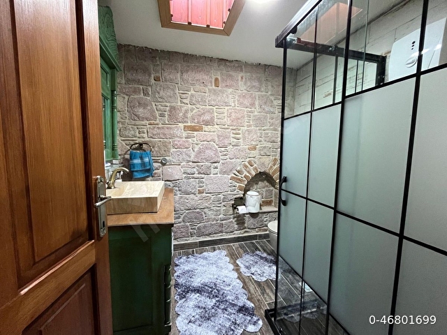 AYVALIK MERKEZDE 2 KATLI, AVLULU, ŞÖMİNELİ TAŞ RUM EVİ - Görsel 16