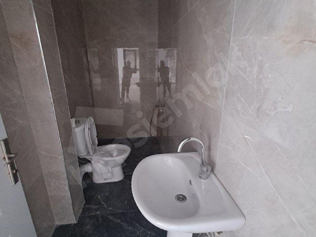 Merkezi Konumda, 2 Katlı 450 m² Kiralık Geniş ve Çok Amaçlı Dükkan - Görsel 11