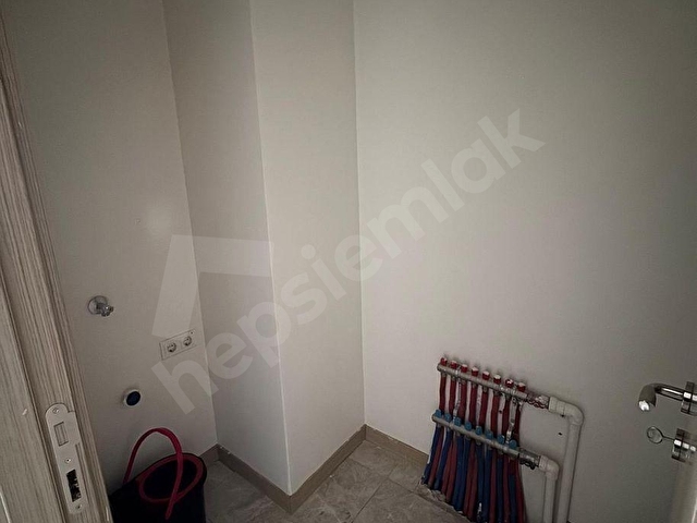ÖMÜR İSTANBUL SİTE 27m TERASLI 9.KAT 2+1 145m² SATILIK BOŞ DAİRE - Görsel 22